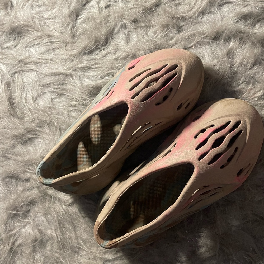 Yeezy foam runners size 5.